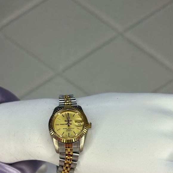 Elon Stainless Steel Water Resistant Quartz Watch - Picture 6 of 10